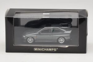 Ford Escort RS Cosworth Tmavo Zelená Metalíza Minichamps 1:43 430086300 Kov – obrázok 4 z 4