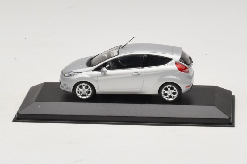 Ford Fiesta Mk7 Moondust Silver Metallic Minichamps 1:43 403088003 Kov