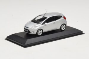 Ford Fiesta Mk7 Moondust Silver Metallic Minichamps 1:43 403088003 Kov – obrázok 2 z 4