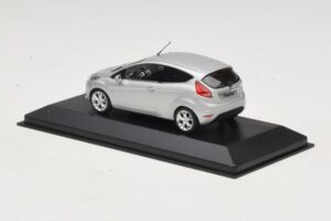Ford Fiesta Mk7 Moondust Silver Metallic Minichamps 1:43 403088003 Kov – obrázok 3 z 4