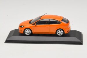 Ford Focus ST Mk2 Electric Orange Náhradná Škatuľa Minichamps 1:43 400087302-R1 Kov