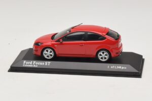 Ford Focus ST Mk2 Červený Minichamps 1:43 400087301 Kov
