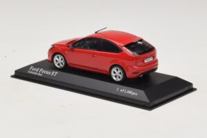 Ford Focus ST Mk2 Červený Minichamps 1:43 400087301 Kov – obrázok 3 z 4