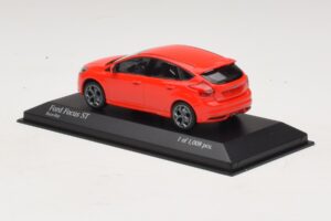 Ford Focus ST Mk3 Červený Minichamps 1:43 410081001 Kov – obrázok 3 z 4