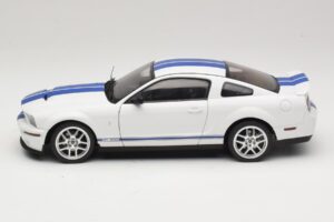 Ford Shelby Cobra GT500 Concept Biela s Modrým Pruhom AUTOart 1:18 73052 Kov – obrázok 4 z 8