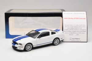 Ford Shelby Cobra GT500 Concept Biela s Modrým Pruhom AUTOart 1:18 73052 Kov – obrázok 8 z 8