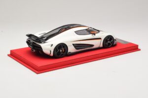 Koenigsegg Regera Biely s Čiernym Karbónom FrontiArt 1:18 REMC043 Živica – obrázok 2 z 7