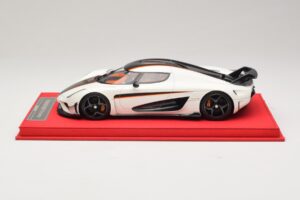 Koenigsegg Regera Biely s Čiernym Karbónom FrontiArt 1:18 REMC043 Živica – obrázok 3 z 7