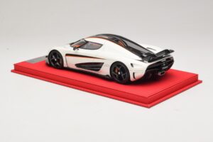 Koenigsegg Regera Biely s Čiernym Karbónom FrontiArt 1:18 REMC043 Živica – obrázok 5 z 7