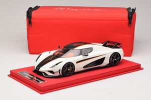 Koenigsegg Regera Biely s Čiernym Karbónom FrontiArt 1:18 REMC043 Živica – obrázok 7 z 7