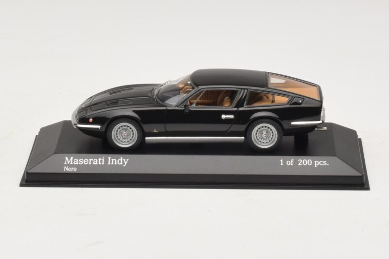 Maserati Indy Čierny Minichamps 1:43 Maserati Indy Čierny Minichamps 1:43 437123121 Kov