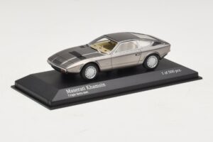 Maserati Khamsin Grey Metallic Minichamps 1:43 437123220 Kov – obrázok 2 z 4