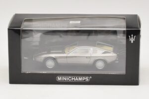 Maserati Khamsin Grey Metallic Minichamps 1:43 437123220 Kov – obrázok 4 z 4