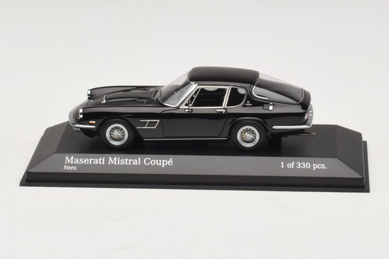 Maserati Mistral Čierny Minichamps 1:43 Maserati Mistral Čierny Minichamps 1:43 437123421 Kov