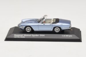 Maserati Mistral Spyder Light Blue Metallic Minichamps 1:43 Maserati Mistral Spyder Light Blue Metallic Minichamps 1:43 437123432 Kov