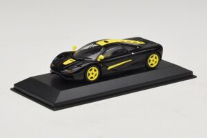McLaren F1 Čierna So Žltými Pruhmi Minichamps 1:43 MCLAREN004 Kov