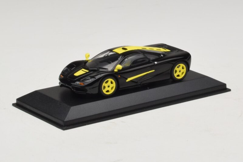 McLaren F1 Čierna So Žltými Pruhmi Minichamps 1:43 MCLAREN004 Kov