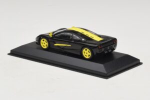 McLaren F1 Čierna So Žltými Pruhmi Minichamps 1:43 MCLAREN004 Kov – obrázok 2 z 4