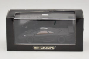 McLaren F1 GTR Longtail Čierny Matný 1997 Minichamps 1:43 MCLAREN010 Kov – obrázok 4 z 4