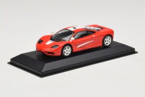 McLaren F1 Červená S Bielymi Pruhmi Minichamps 1:43 MCLAREN005 Kov