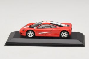 McLaren F1 Červená S Bielymi Pruhmi Minichamps 1:43 MCLAREN005 Kov – obrázok 3 z 4