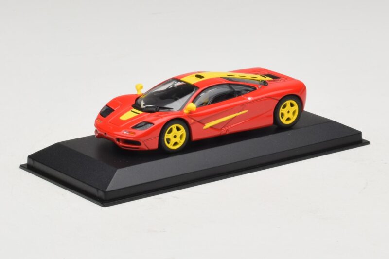 McLaren F1 Červená So Žltými Pruhmi Minichamps 1:43 MCLAREN006 Kov