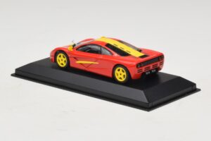 McLaren F1 Červená So Žltými Pruhmi Minichamps 1:43 MCLAREN006 Kov – obrázok 2 z 4