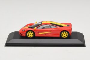 McLaren F1 Červená So Žltými Pruhmi Minichamps 1:43 MCLAREN006 Kov – obrázok 3 z 4