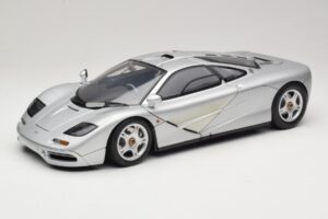 McLaren F1 Strieborný Minichamps 1:12 530133123 Kov