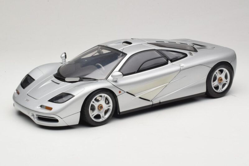 McLaren F1 Strieborný Minichamps 1:12 530133123 Kov