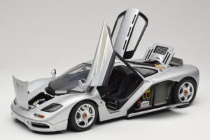 McLaren F1 Strieborný Minichamps 1:12 530133123 Kov – obrázok 2 z 8