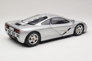 McLaren F1 Strieborný Minichamps 1:12 530133123 Kov – obrázok 3 z 8