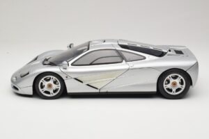 McLaren F1 Strieborný Minichamps 1:12 530133123 Kov – obrázok 4 z 8