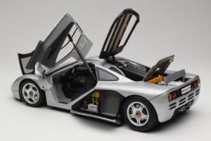 McLaren F1 Strieborný Minichamps 1:12 530133123 Kov – obrázok 5 z 8
