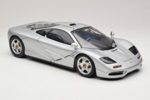 McLaren F1 Strieborný Minichamps 1:12 530133123 Kov – obrázok 6 z 8
