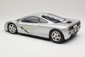 McLaren F1 Strieborný Minichamps 1:12 530133123 Kov – obrázok 7 z 8