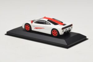 McLaren F1 Biela S Červenými Pruhmi Minichamps 1:43 MCLAREN003 Kov – obrázok 2 z 4