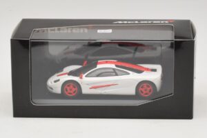 McLaren F1 Biela S Červenými Pruhmi Minichamps 1:43 MCLAREN003 Kov – obrázok 3 z 4