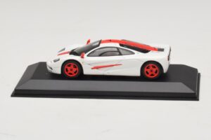 McLaren F1 Biela S Červenými Pruhmi Minichamps 1:43 MCLAREN003 Kov – obrázok 4 z 4
