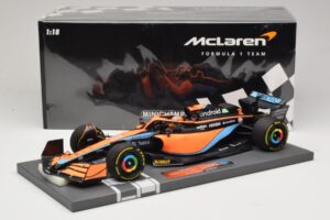 McLaren MCL36 #3 D. Ricciardo Bahrain GP 2022 Minichamps 1:18 537221803 Kov – obrázok 2 z 7