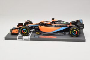 McLaren MCL36 #3 D. Ricciardo Bahrain GP 2022 Minichamps 1:18 537221803 Kov – obrázok 4 z 7