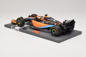 McLaren MCL36 #3 D. Ricciardo Bahrain GP 2022 Minichamps 1:18 537221803 Kov – obrázok 5 z 7