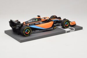 McLaren MCL36 #3 D. Ricciardo Bahrain GP 2022 Minichamps 1:18 537221803 Kov – obrázok 6 z 7