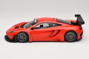 McLaren MP4-12C GT3 Červený 2013 Minichamps 1:18 151121392 Kov – obrázok 3 z 6