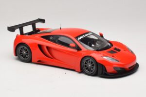 McLaren MP4-12C GT3 Červený 2013 Minichamps 1:18 151121392 Kov – obrázok 4 z 6
