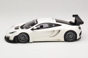 McLaren MP4-12C GT3 Biely 2013 Minichamps 1:18 151121394 Kov – obrázok 3 z 6