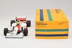 McLaren MP4/8 Ford #8 A. Senna Winner Japanese GP 1993 Minichamps 1:18 540931878 Kov – obrázok 3 z 7