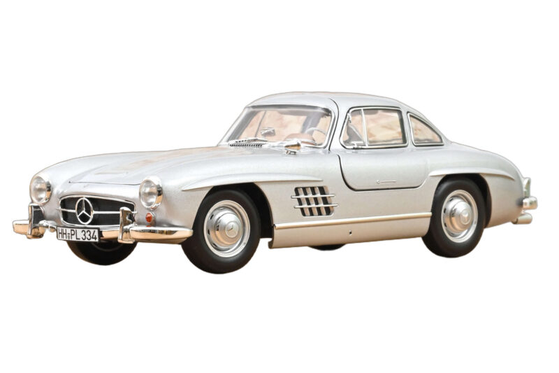 Mercedes 300 SL W198 Gullwing Strieborný Norev 1:18 Mercedes 300 SL W198 Gullwing Strieborný Norev 1:18 183857 Kov
