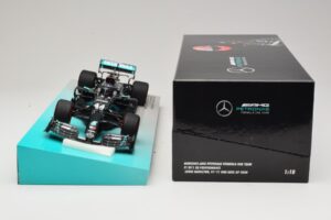 Mercedes AMG Petronas W11 EQ Performance #44 L. Hamilton 91st F1 Win Eifel GP 2020 Minichamps 1:18 113201144 Kov – obrázok 6 z 6