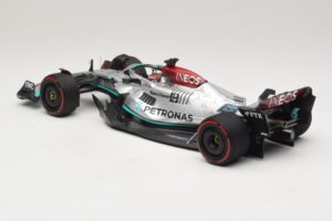 Mercedes AMG Petronas W13 E Performance #63 G. Russell Spanish GP 2022 Minichamps 1:18 110220063 Kov – obrázok 5 z 7